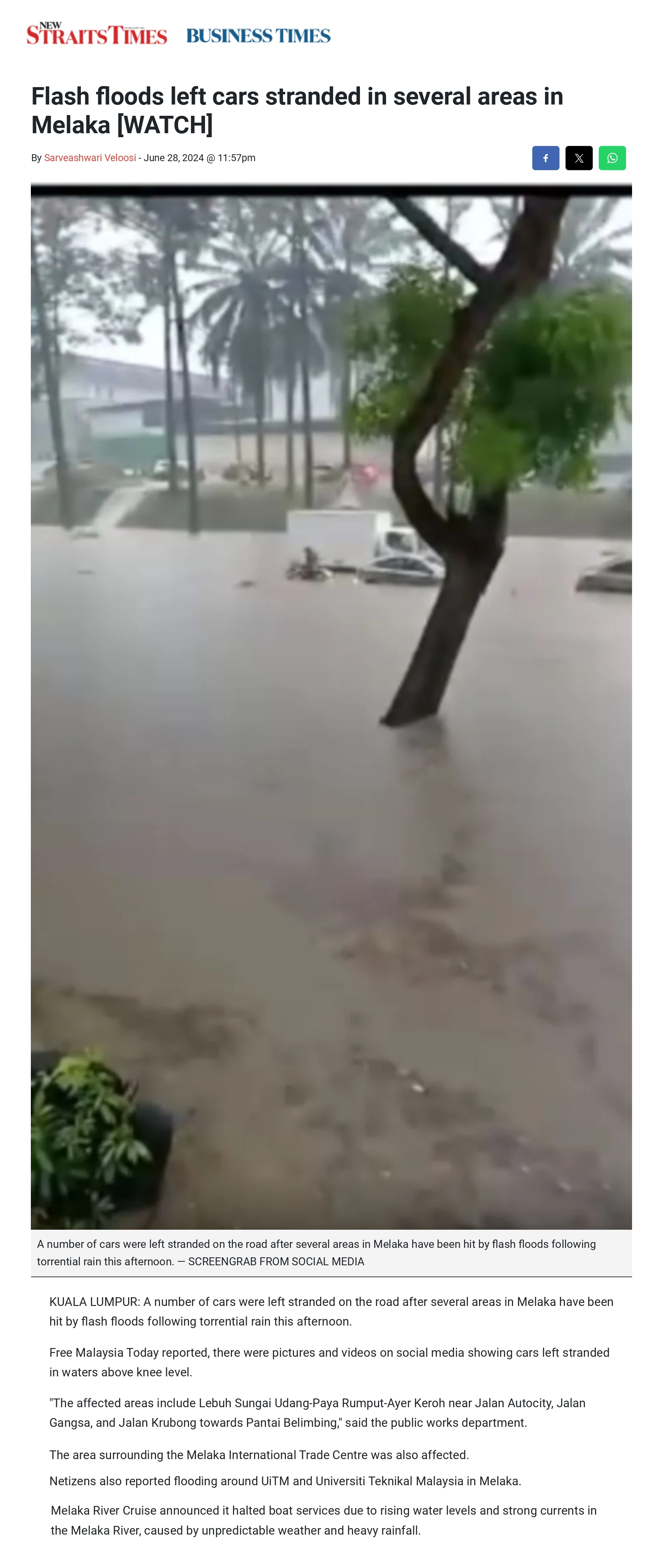 Flash floods left cars stranded in several areas in Melaka